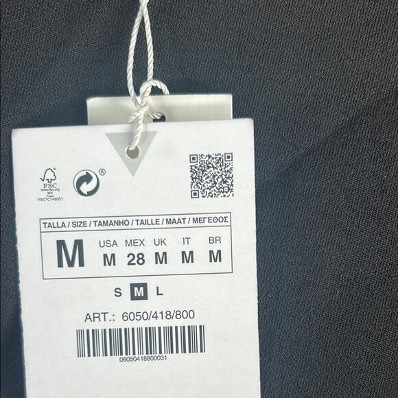 Zara Elegant Black Sweetheart Neckline
Fitted Sleeveless Dress - Picture 5 of 6